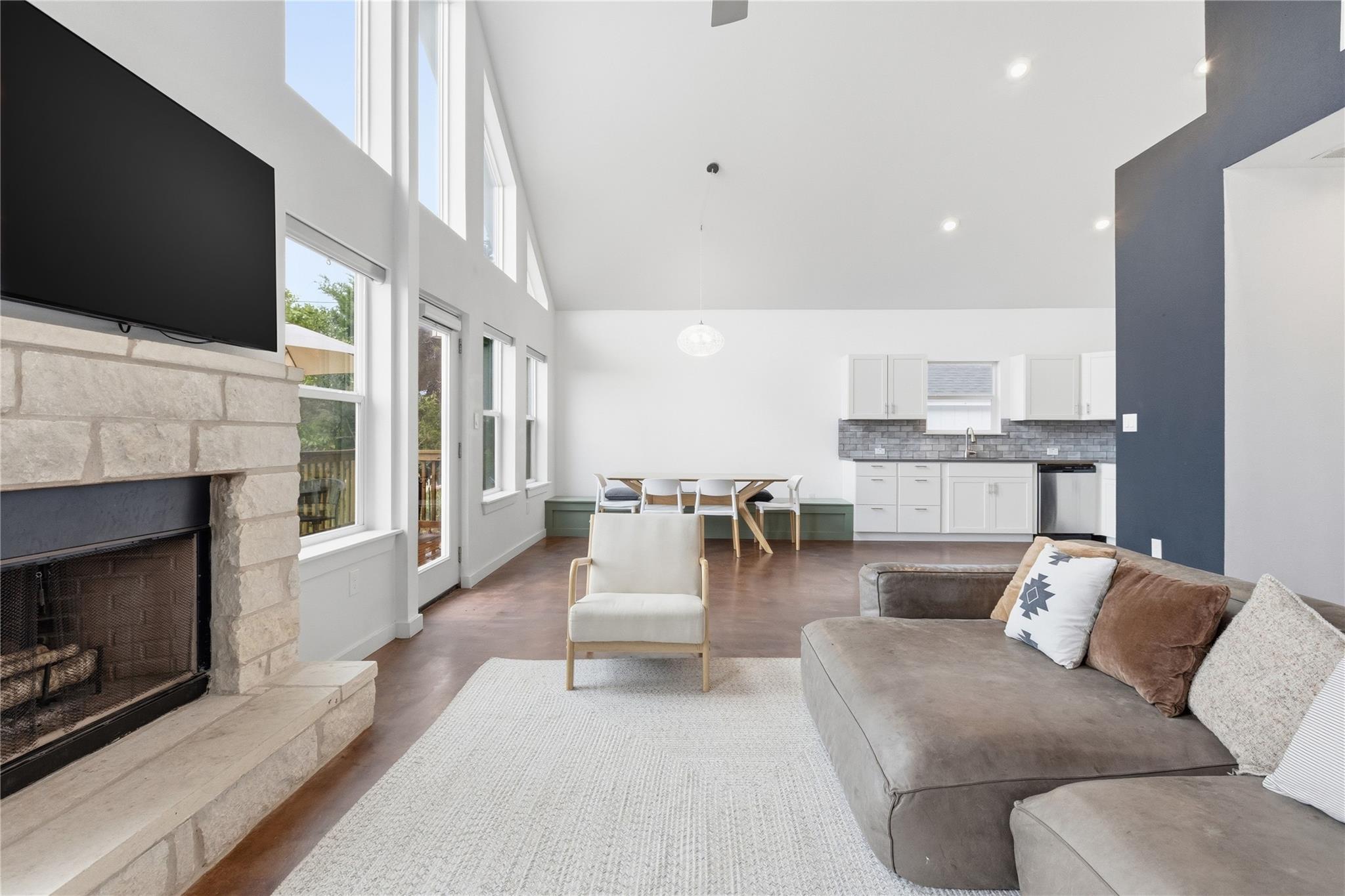 10412 Parkwood Dr, Dripping Springs, TX 78620