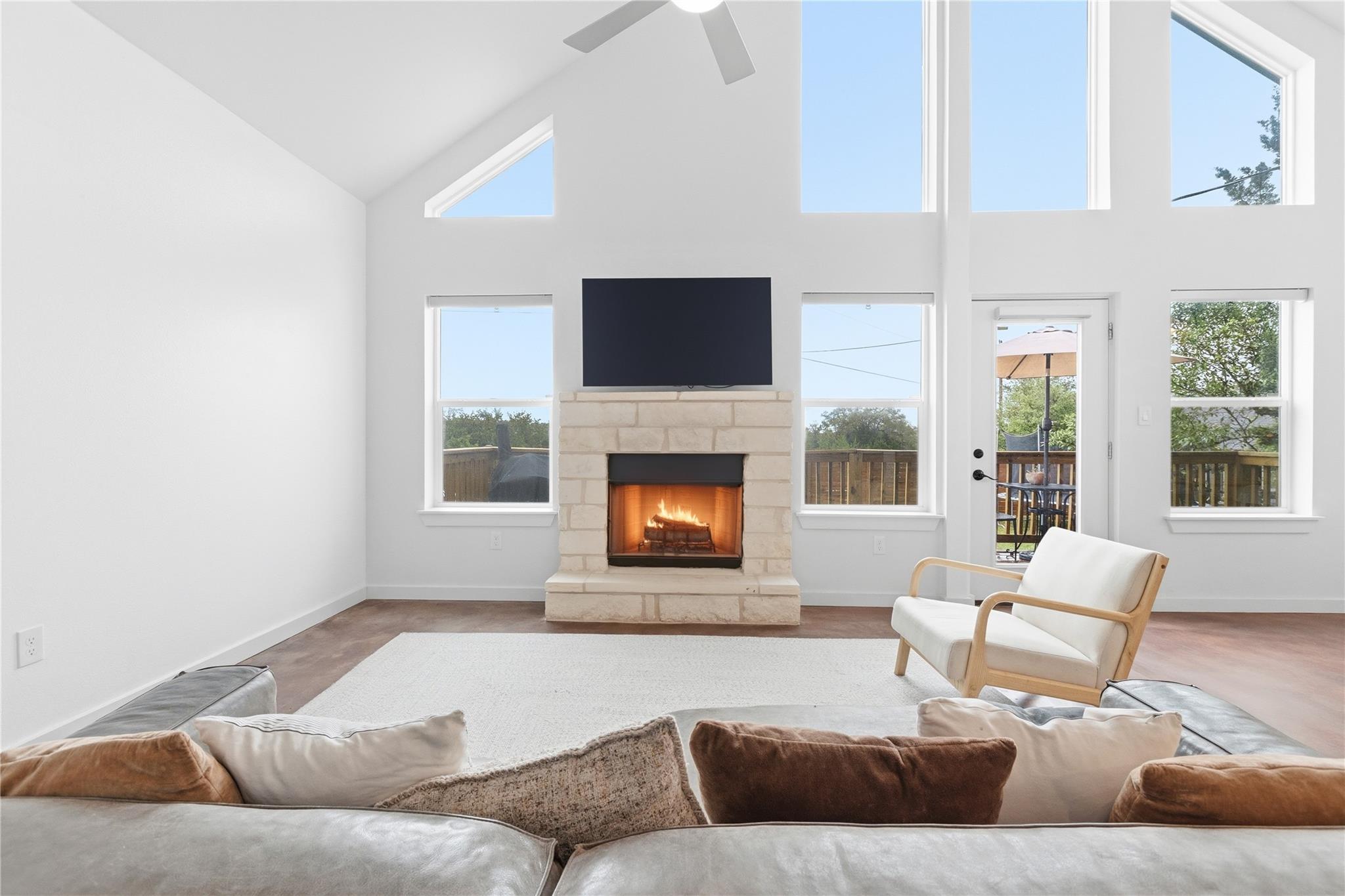 10412 Parkwood Dr, Dripping Springs, TX 78620