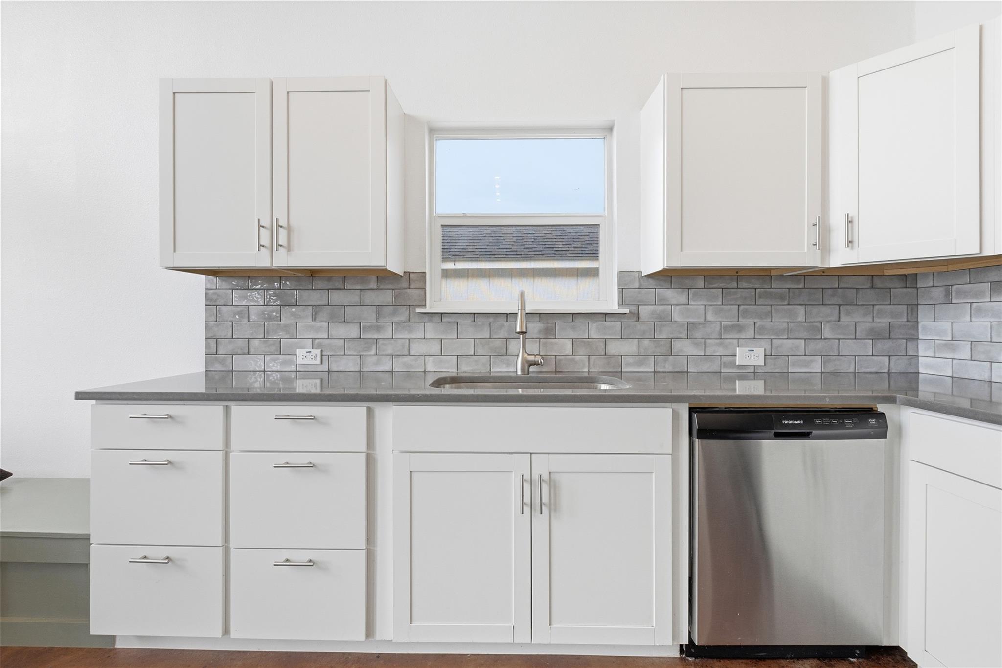 10412 Parkwood Dr, Dripping Springs, TX 78620