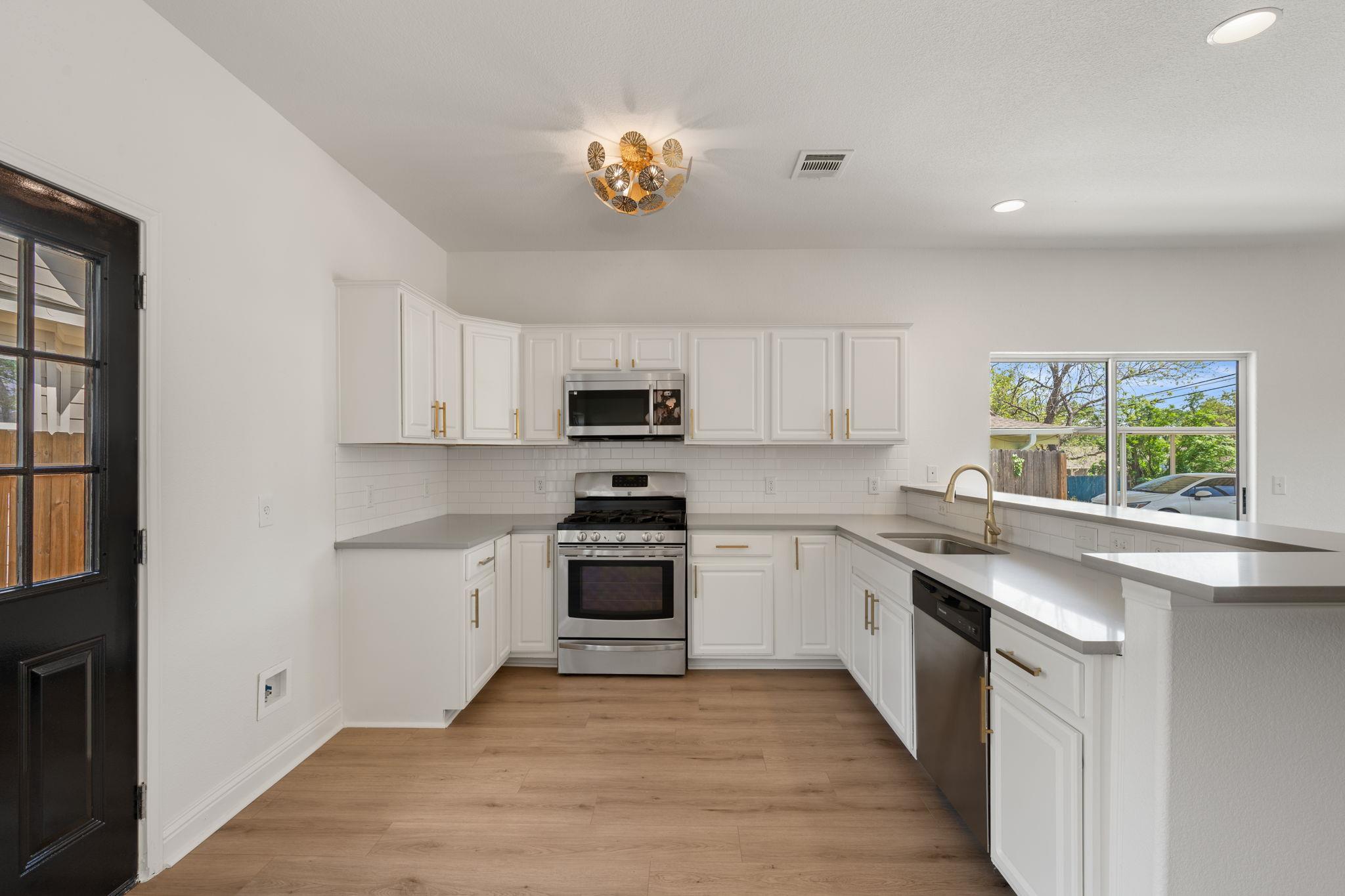 5408 Downs Dr, Austin, TX 78721