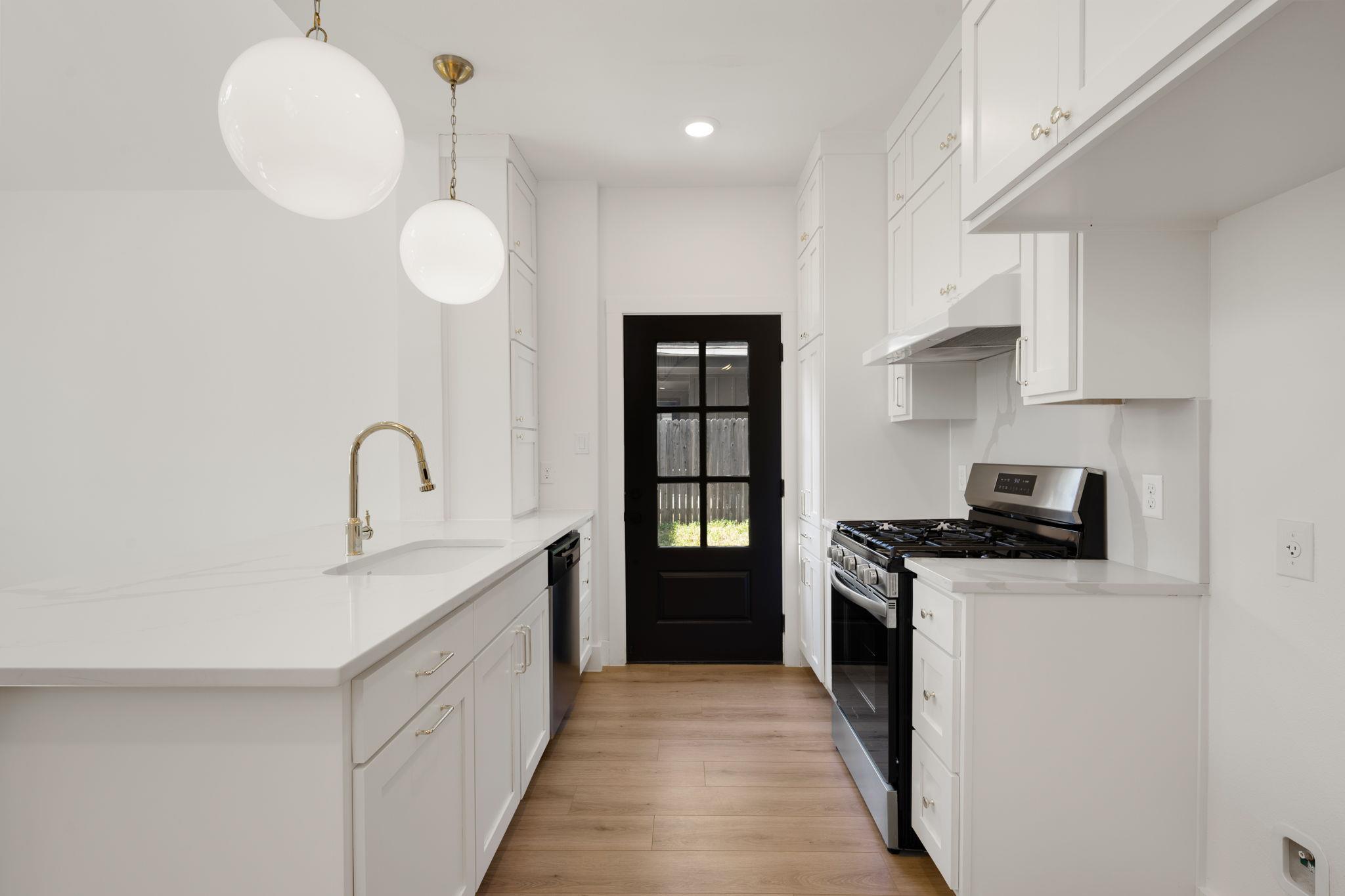 5408 Downs Dr, Austin, TX 78721