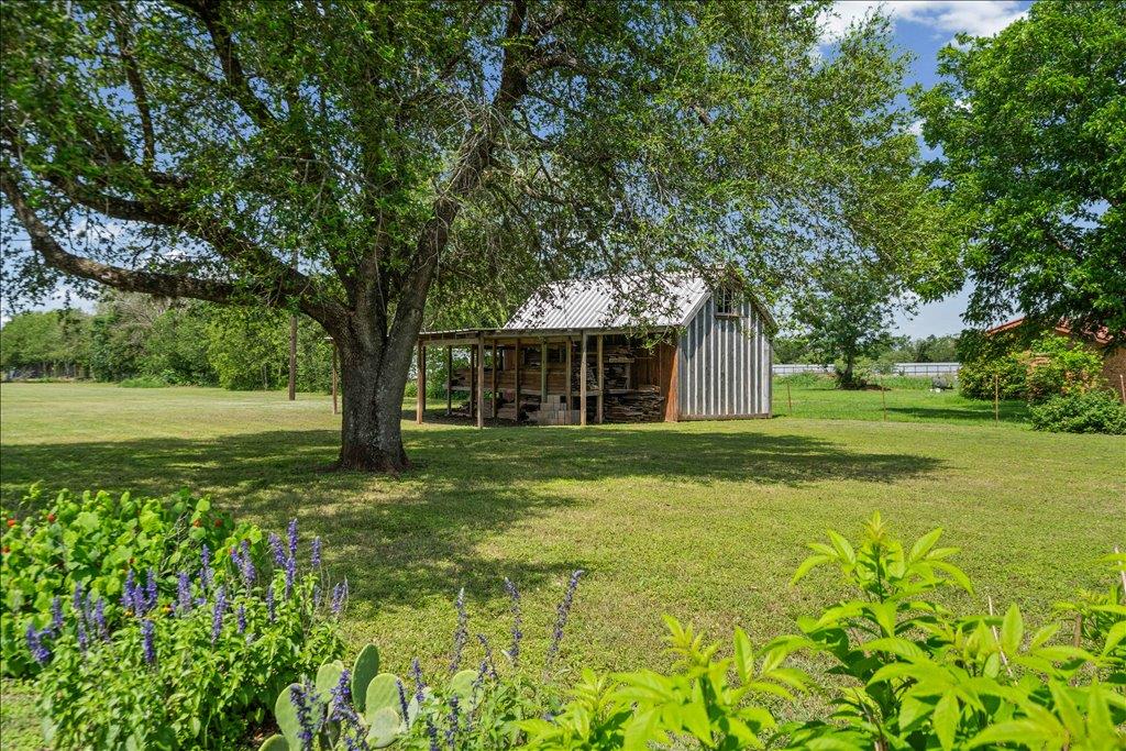 2421 Post Oak Rd, Webberville, TX 78653
