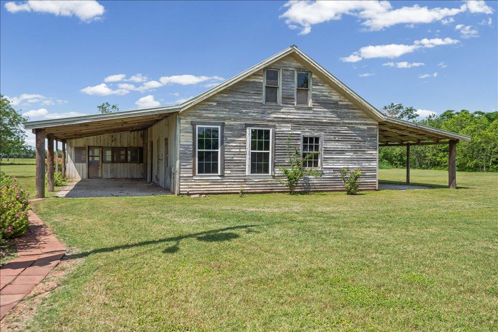 2421 Post Oak Rd, Webberville, TX 78653