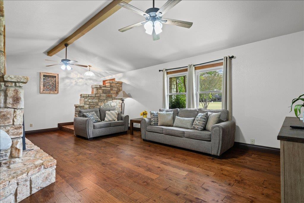 2421 Post Oak Rd, Webberville, TX 78653