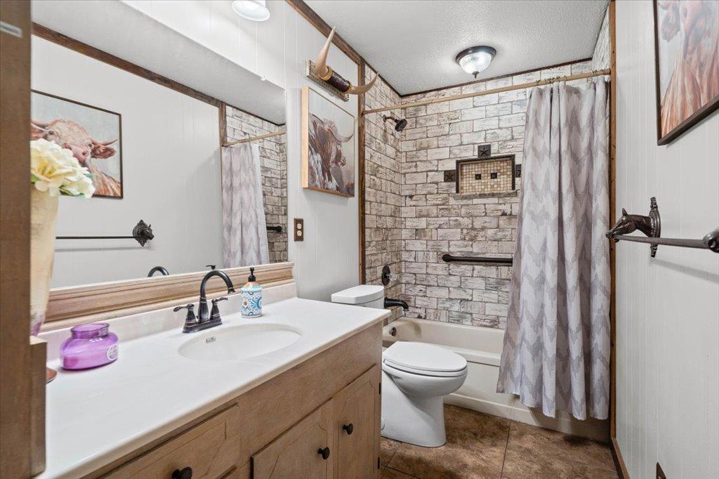 2421 Post Oak Rd, Webberville, TX 78653