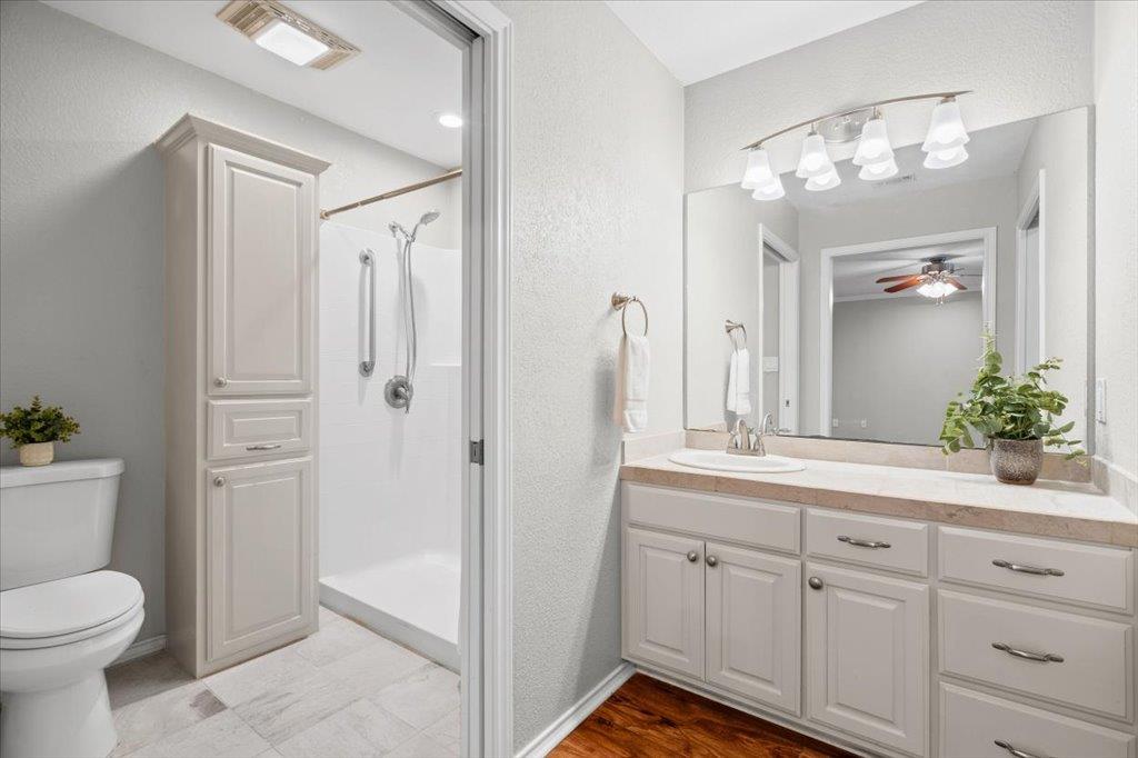 710 Cottonwood Dr, Burnet, TX 78611