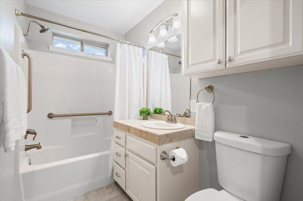 710 Cottonwood Dr, Burnet, TX 78611