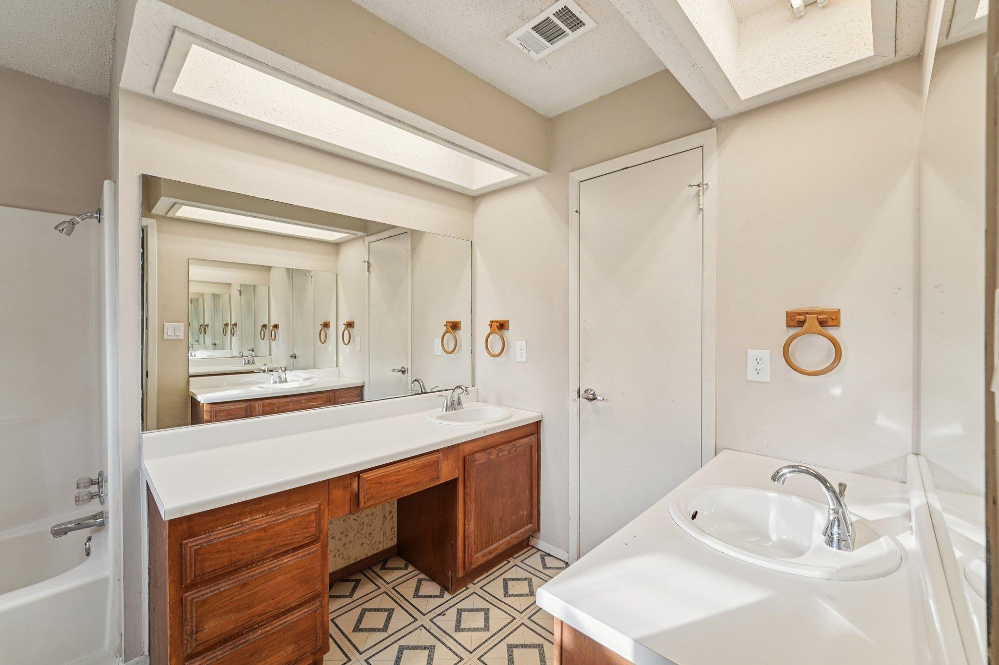 1800 Cedarlawn St, Taylor, TX 76574