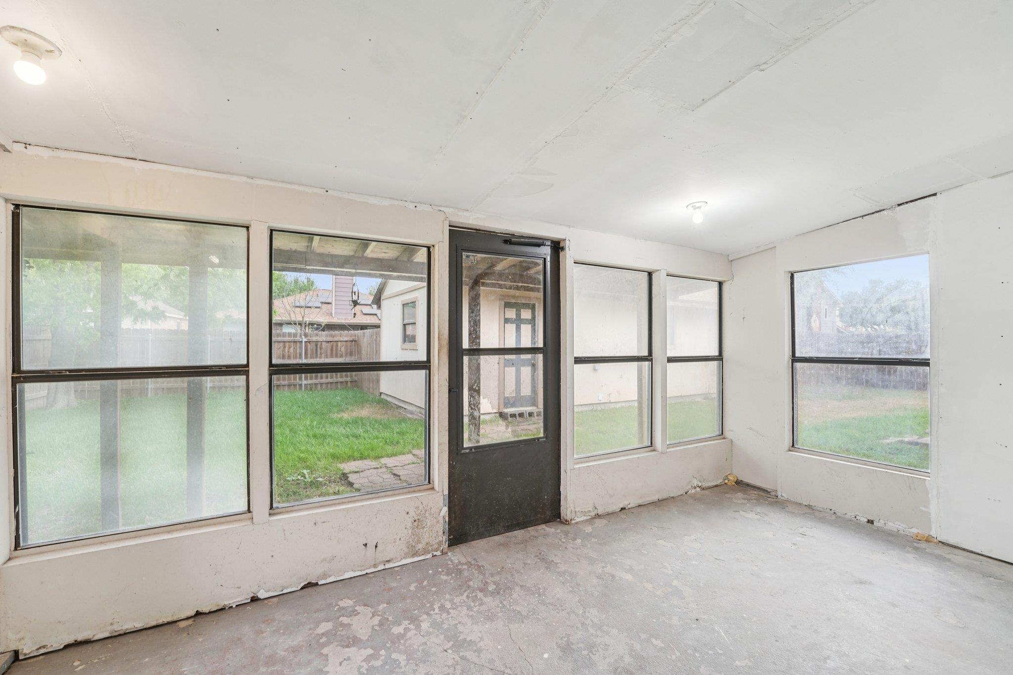 1800 Cedarlawn St, Taylor, TX 76574