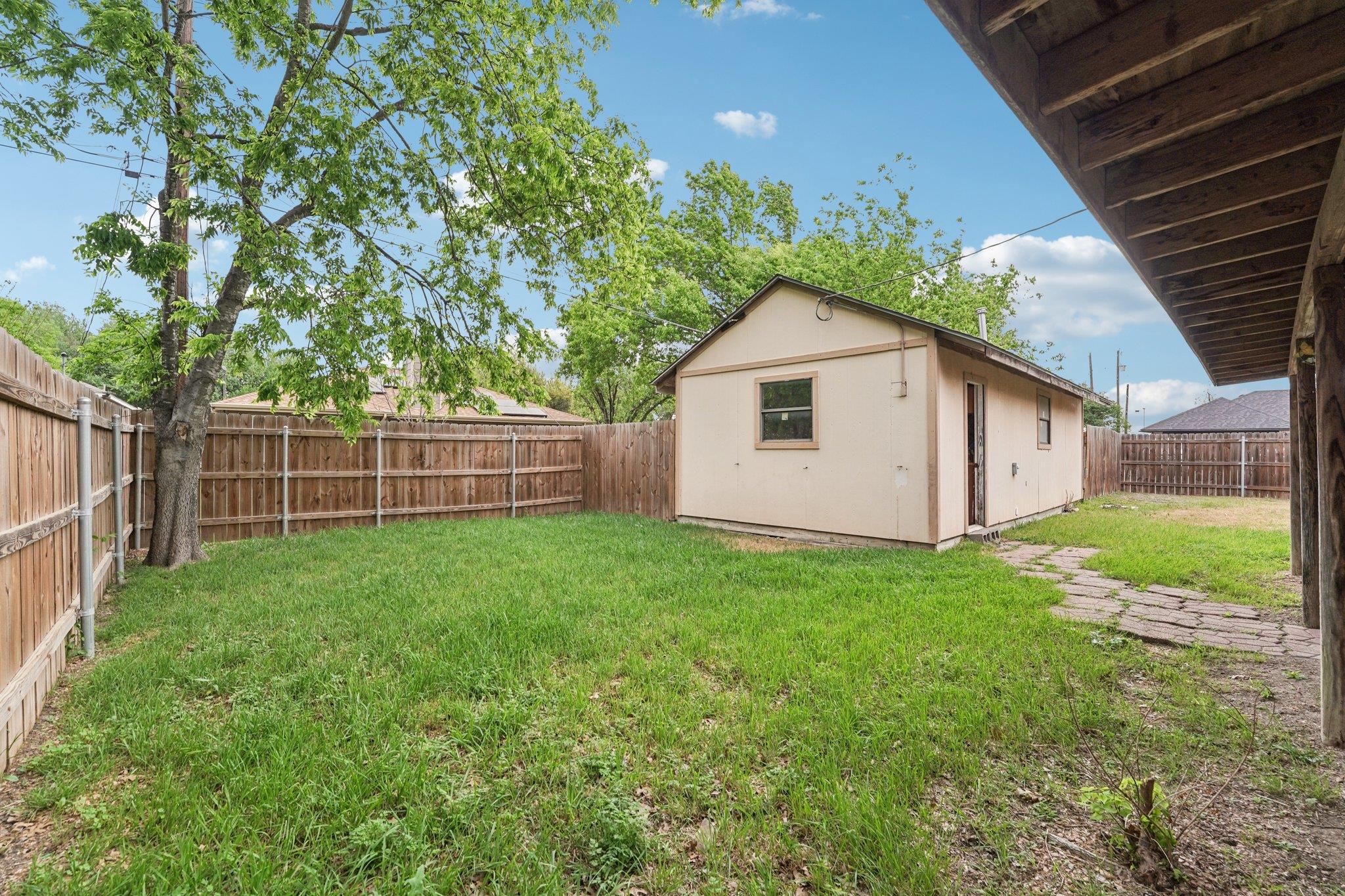 1800 Cedarlawn St, Taylor, TX 76574