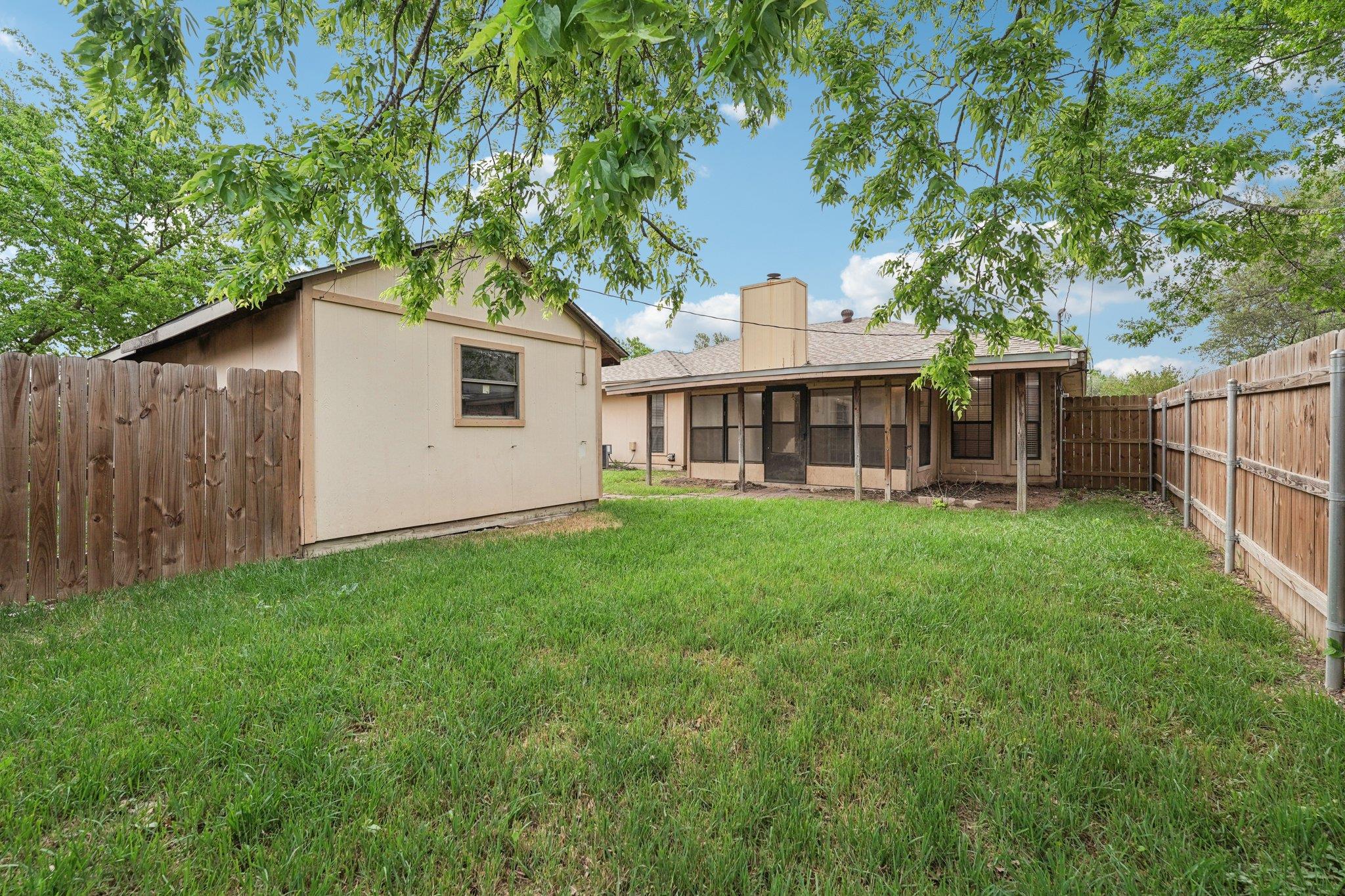 1800 Cedarlawn St, Taylor, TX 76574