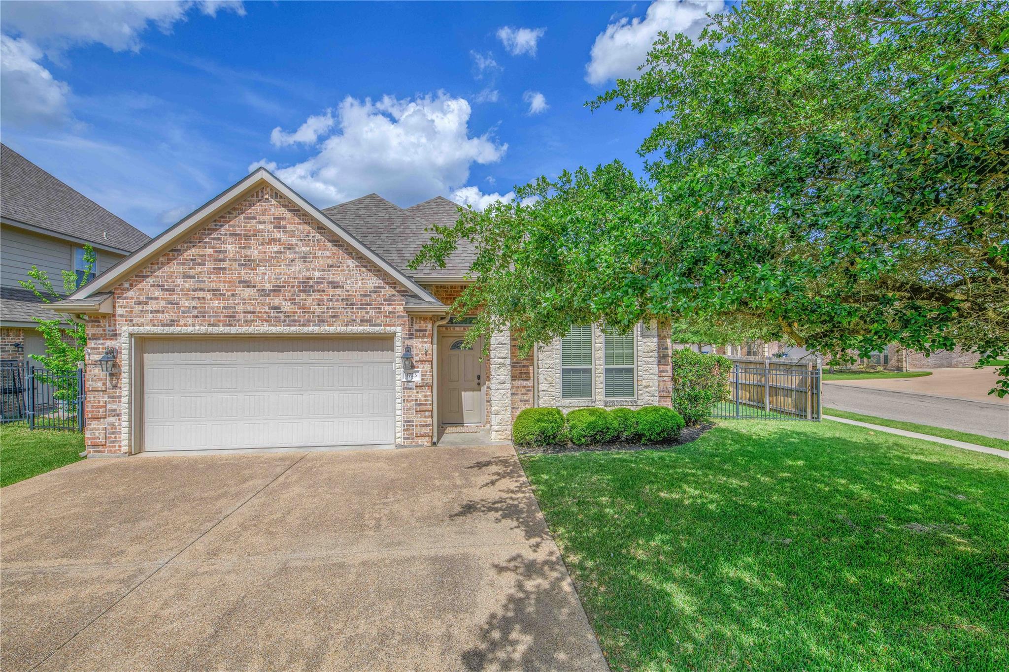 1723 Creekside Cir, College Station, TX 77845