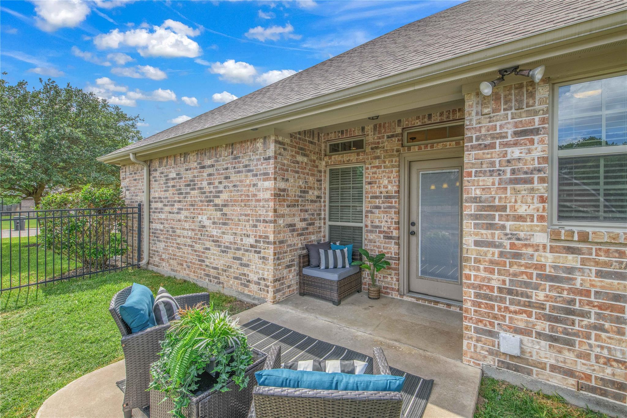 1723 Creekside Cir, College Station, TX 77845