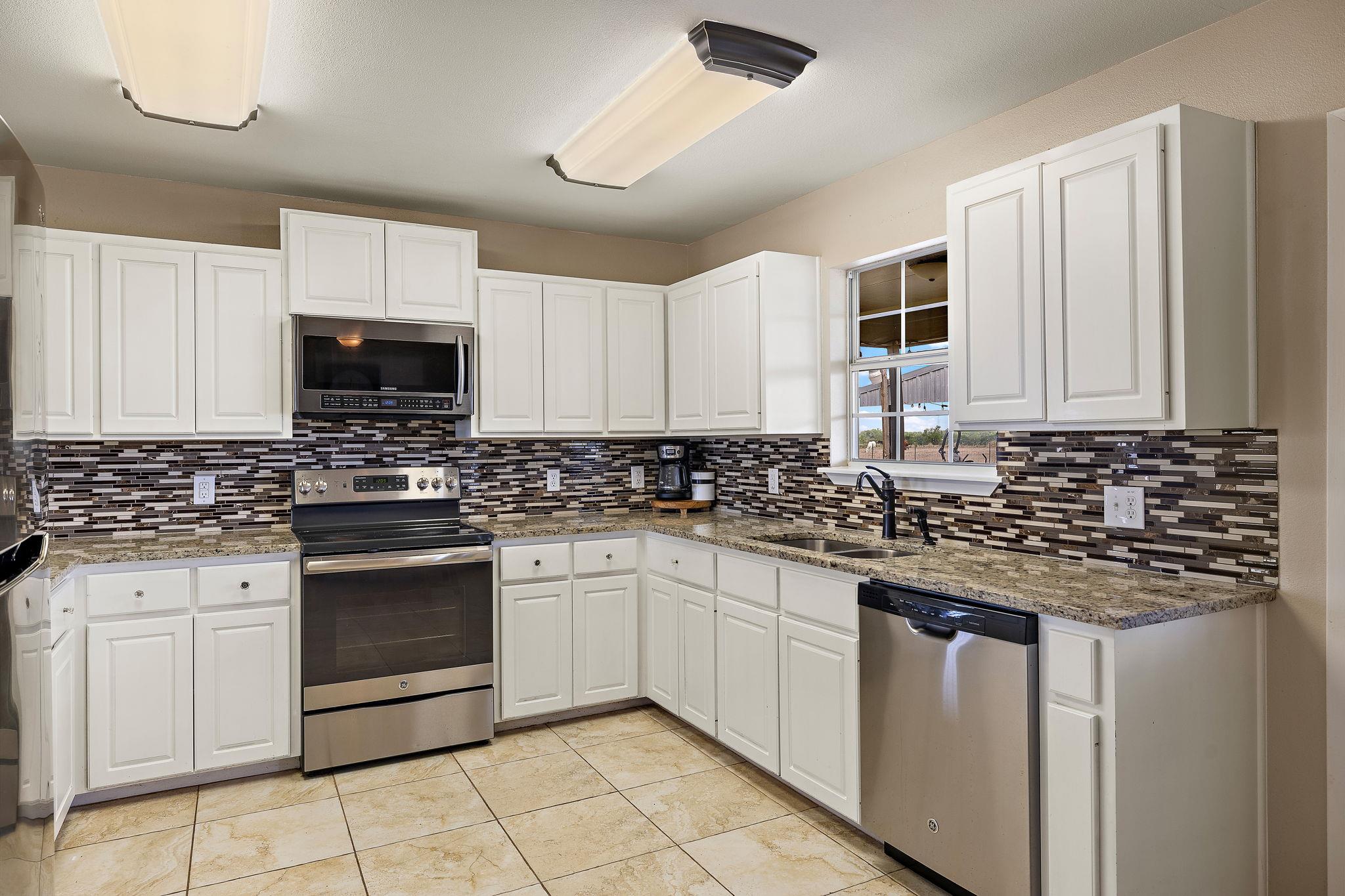 851 County Road 454 Rd, Taylor, TX 76574