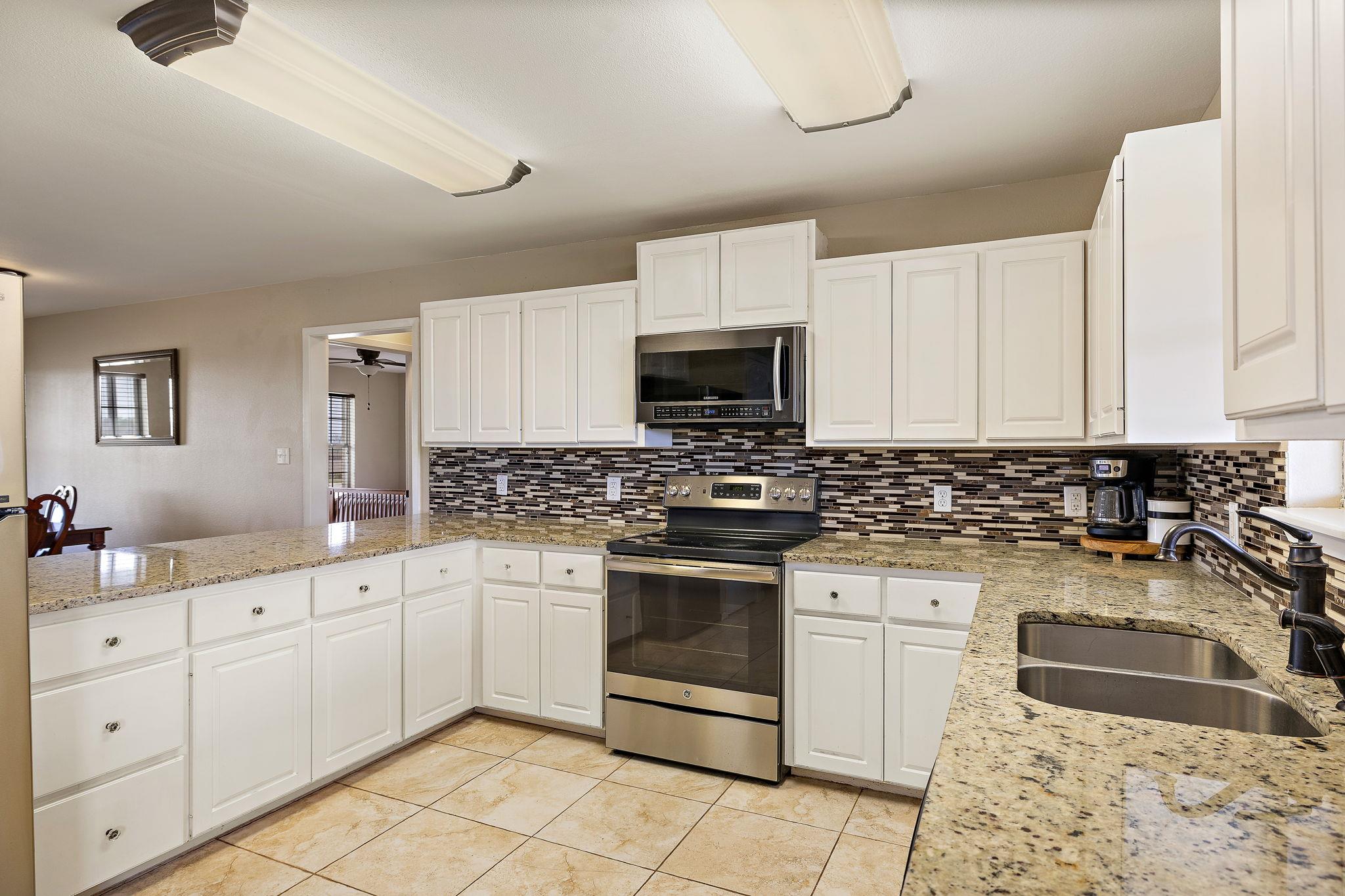 851 County Road 454 Rd, Taylor, TX 76574