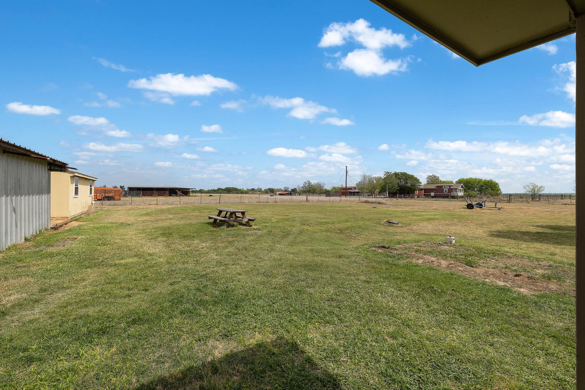 851 County Road 454 Rd, Taylor, TX 76574