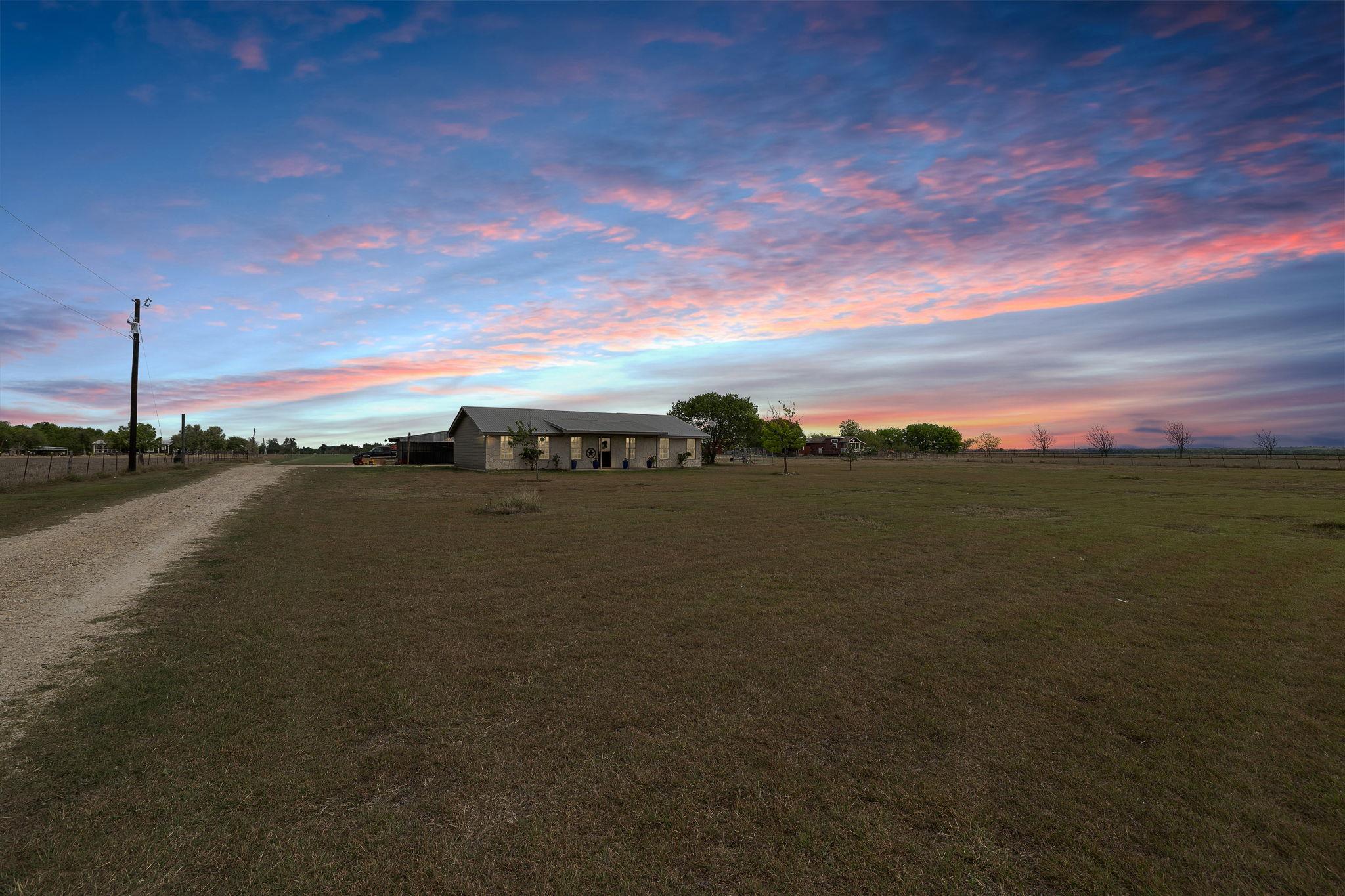 851 County Road 454 Rd, Taylor, TX 76574