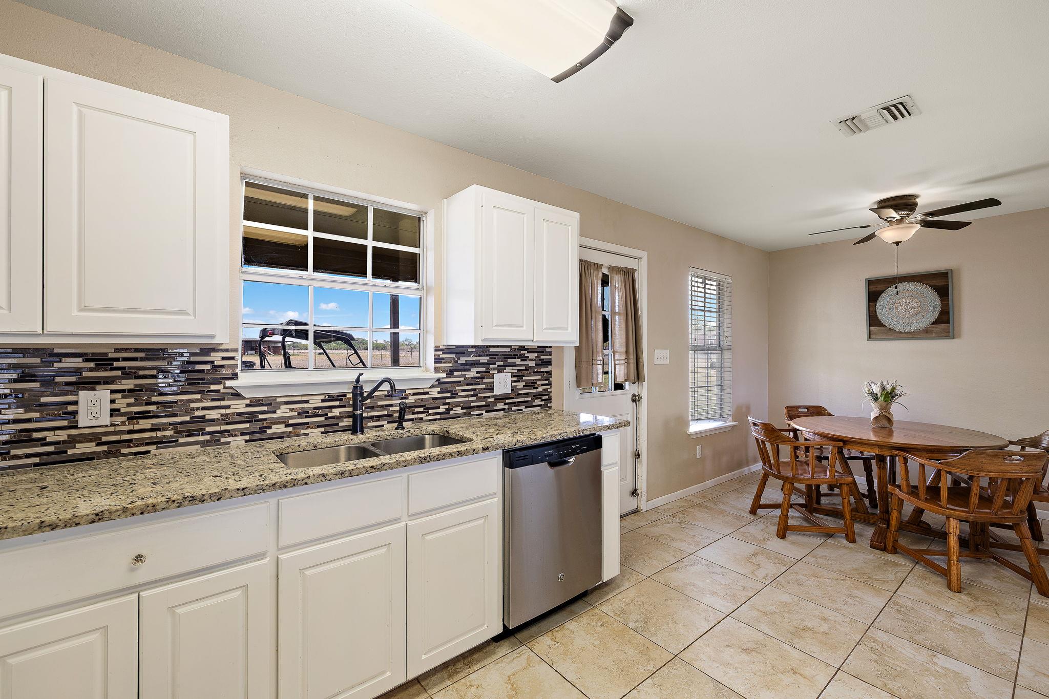 851 County Road 454 Rd, Taylor, TX 76574