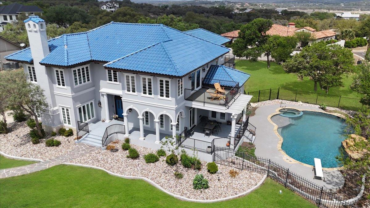 829 Kings Point Dr, Canyon Lake, TX 78133