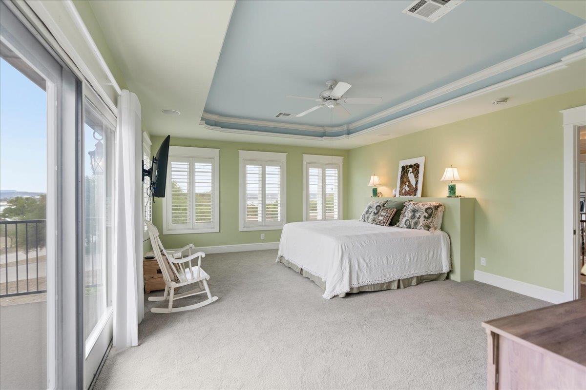 829 Kings Point Dr, Canyon Lake, TX 78133