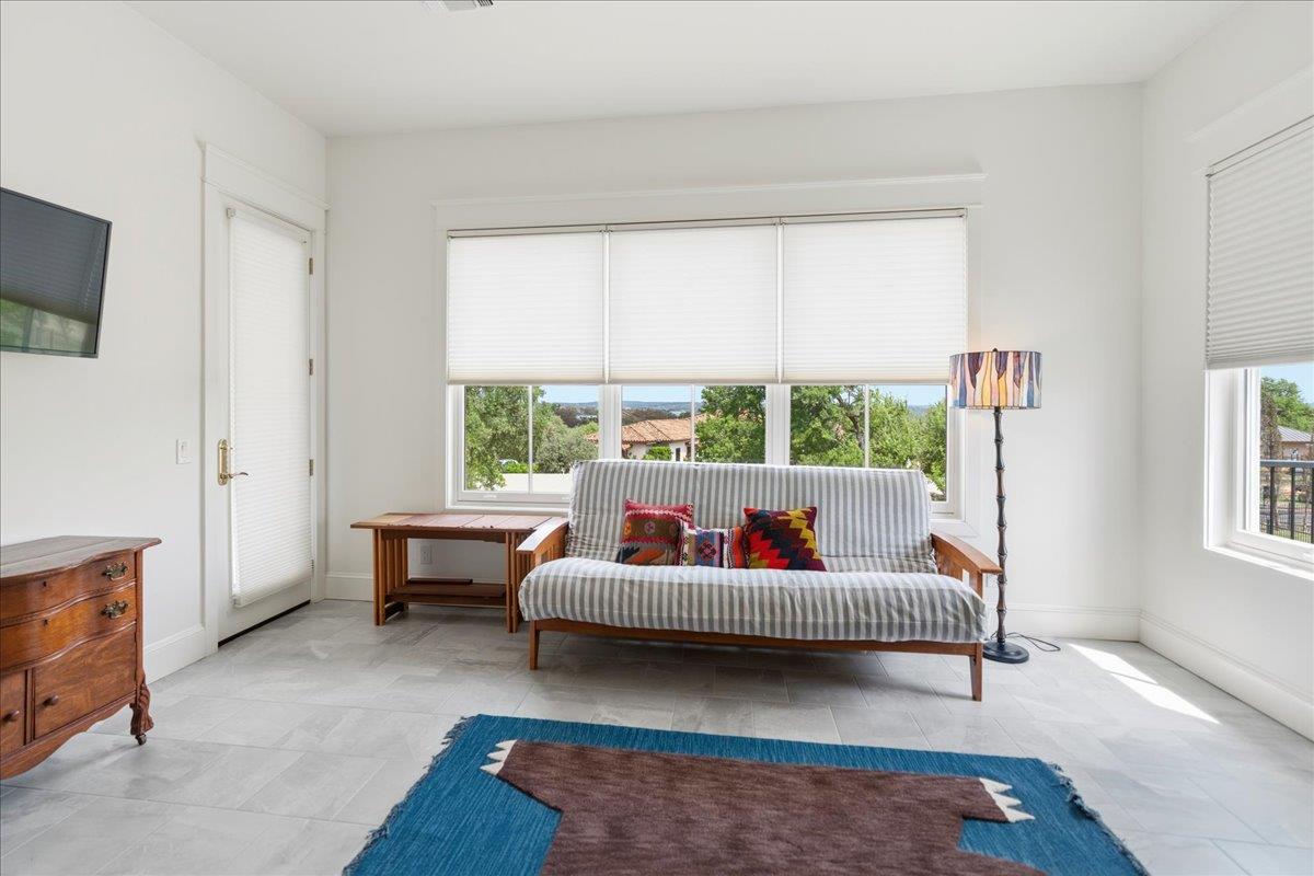 829 Kings Point Dr, Canyon Lake, TX 78133