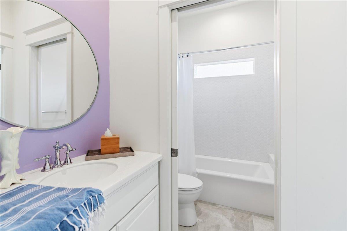 829 Kings Point Dr, Canyon Lake, TX 78133