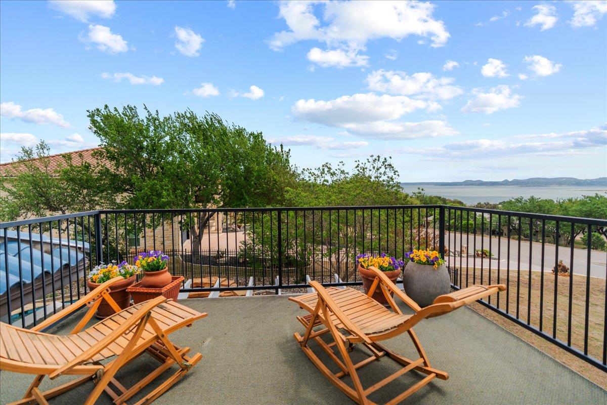 829 Kings Point Dr, Canyon Lake, TX 78133