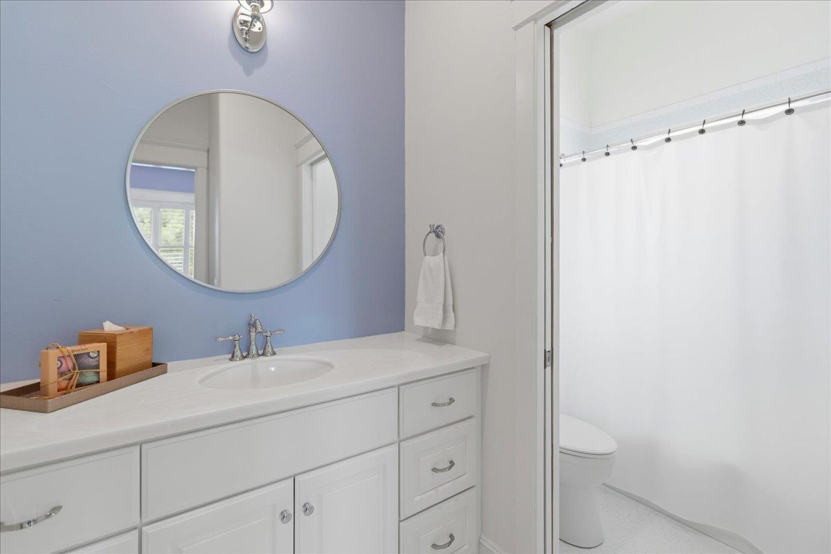 829 Kings Point Dr, Canyon Lake, TX 78133