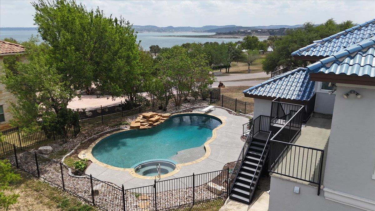 829 Kings Point Dr, Canyon Lake, TX 78133