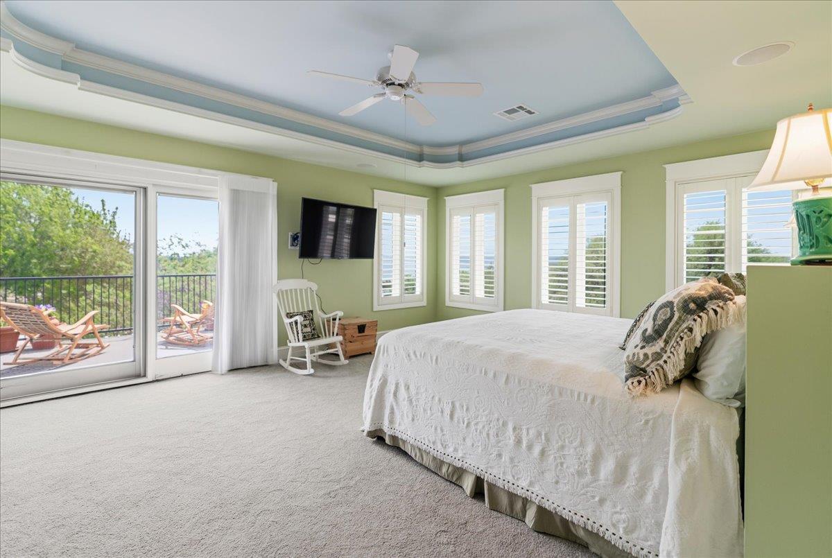 829 Kings Point Dr, Canyon Lake, TX 78133