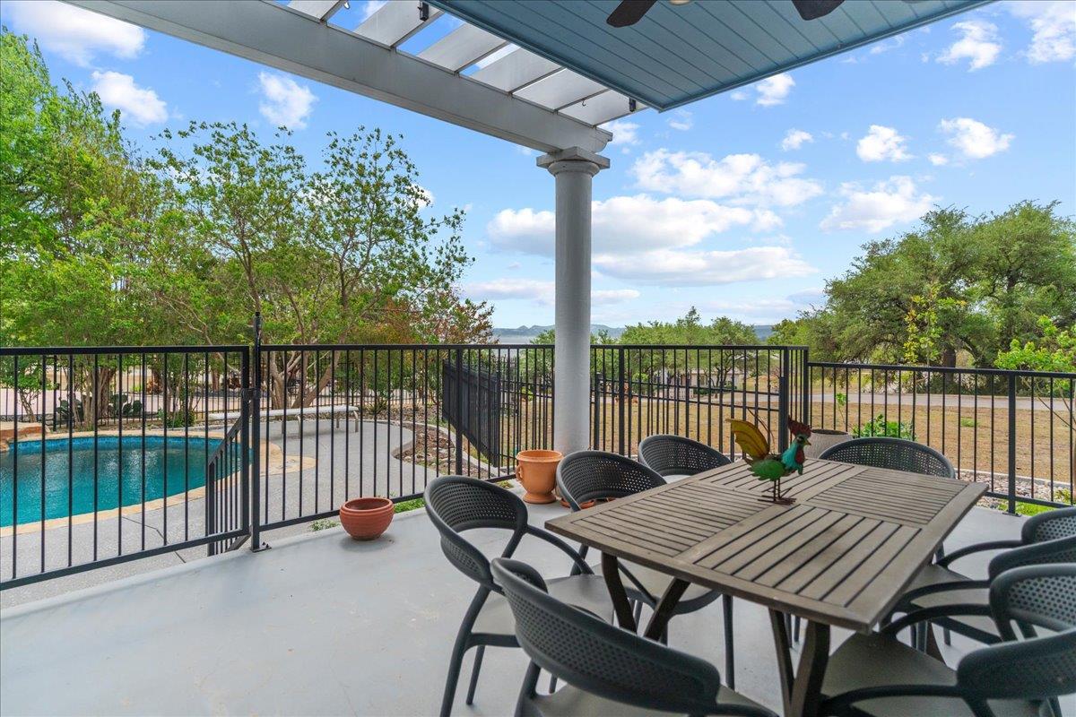 829 Kings Point Dr, Canyon Lake, TX 78133