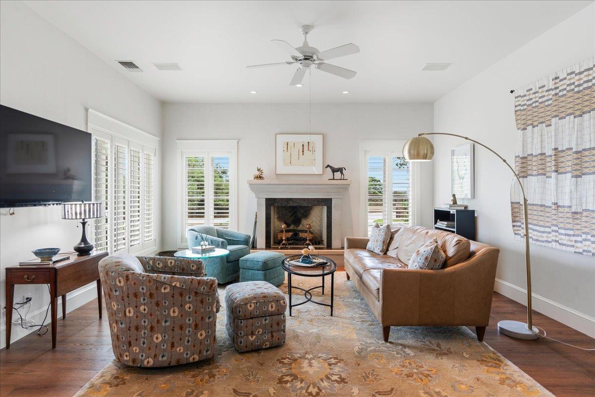 829 Kings Point Dr, Canyon Lake, TX 78133