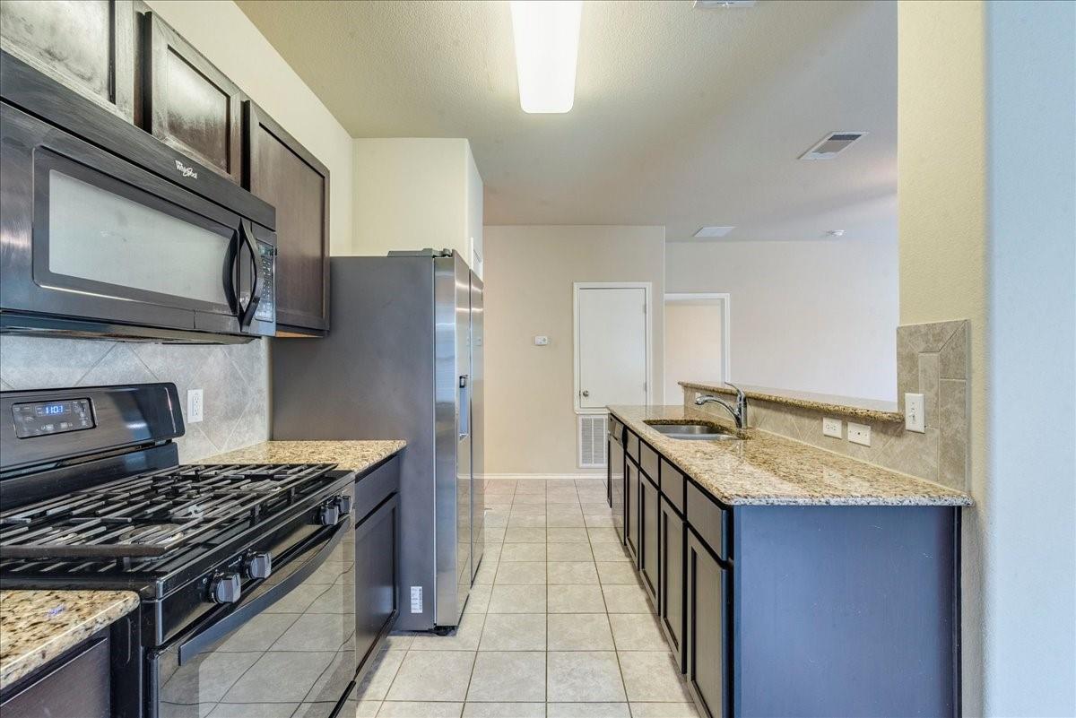 1061 Violet Ln, Kyle, TX 78640