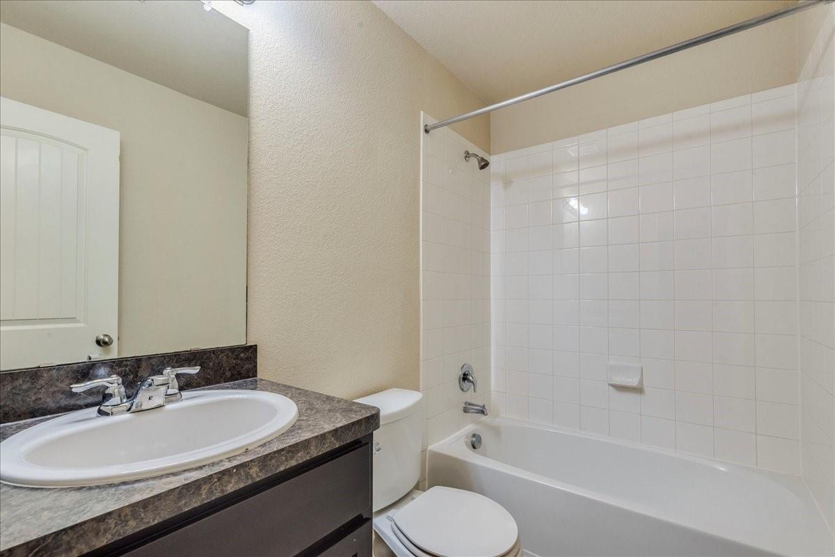 1061 Violet Ln, Kyle, TX 78640