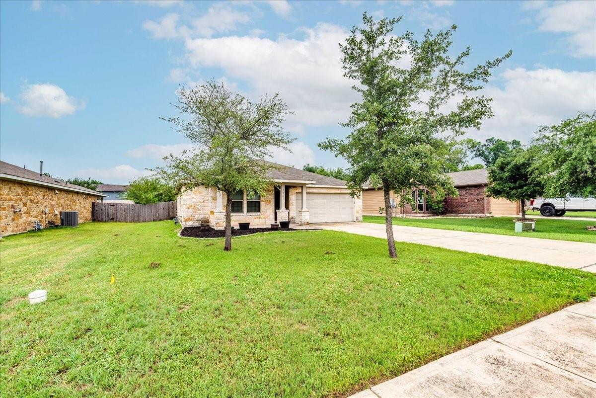 1061 Violet Ln, Kyle, TX 78640