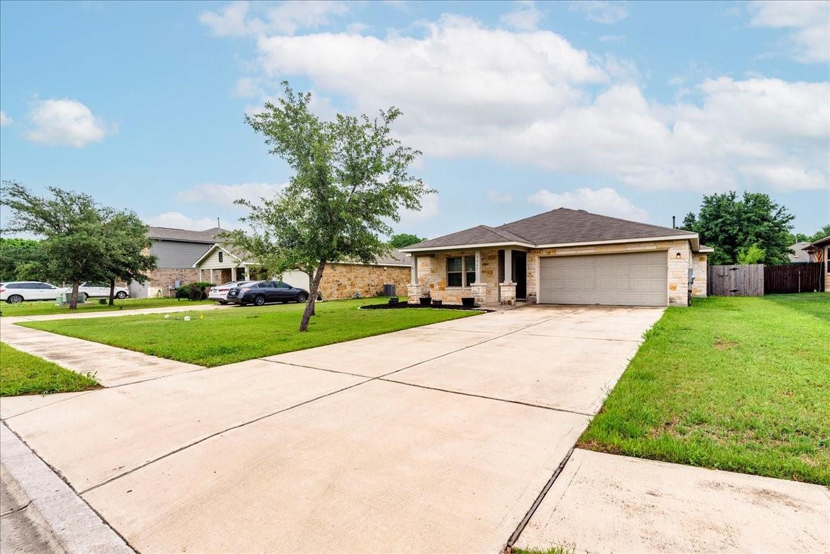 1061 Violet Ln, Kyle, TX 78640