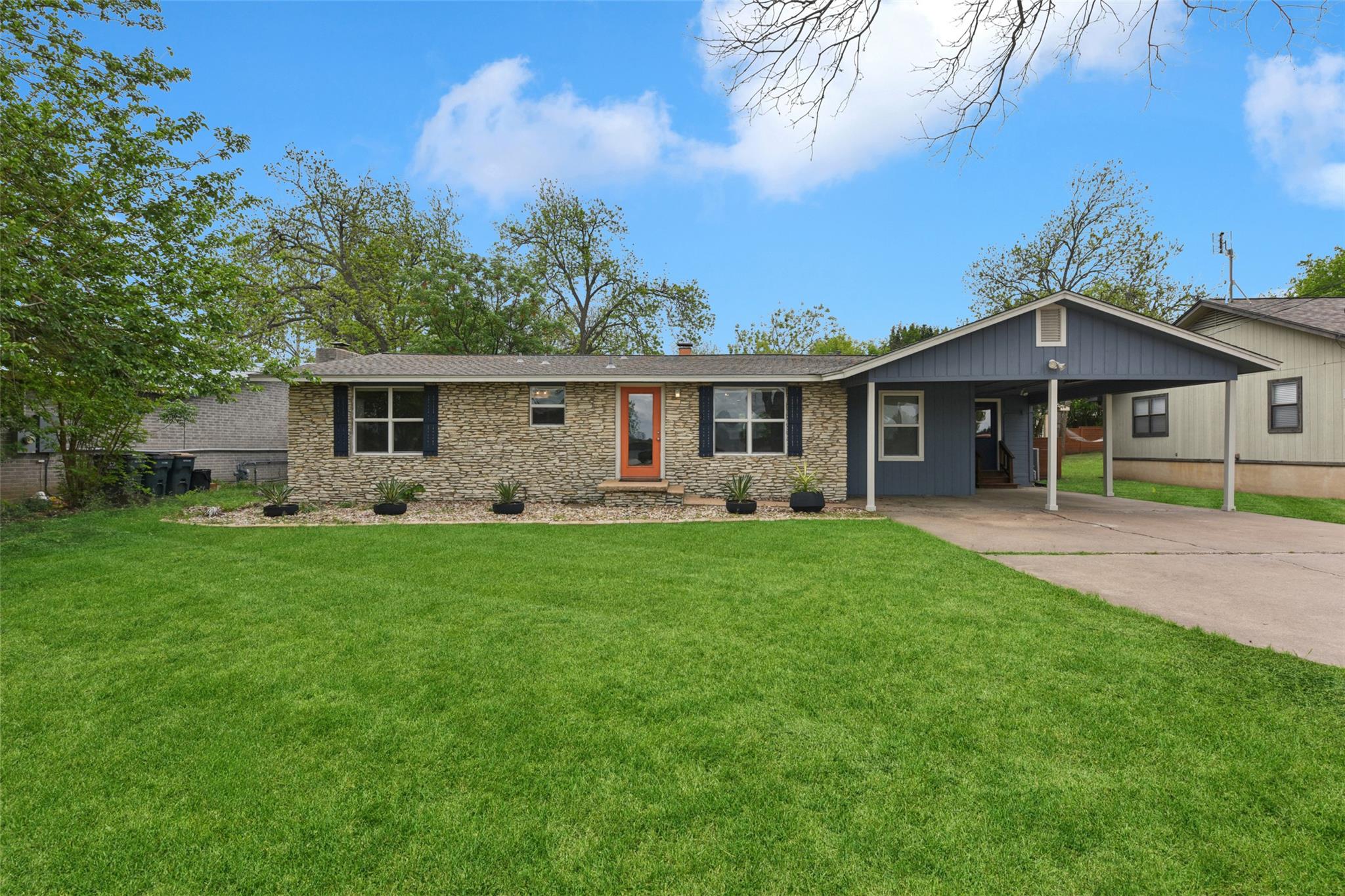 406 E 2nd St, Georgetown, TX 78626