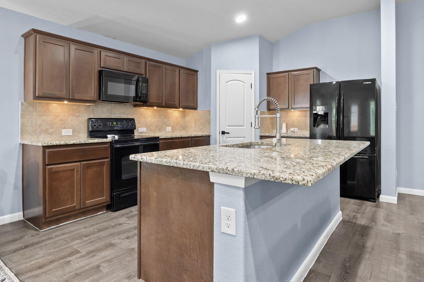 2612 American Dr, Lago Vista, TX 78645