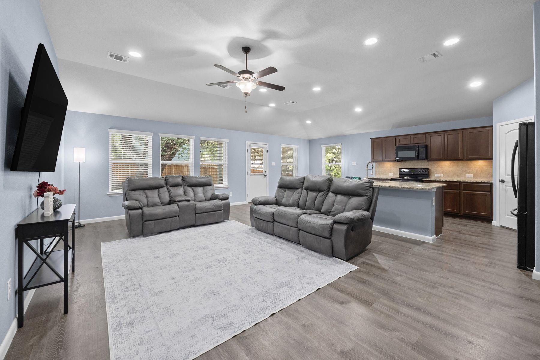 2612 American Dr, Lago Vista, TX 78645