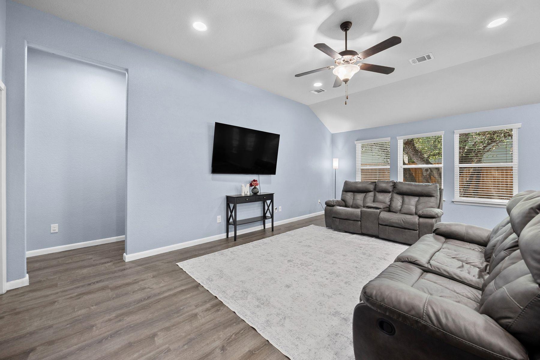 2612 American Dr, Lago Vista, TX 78645