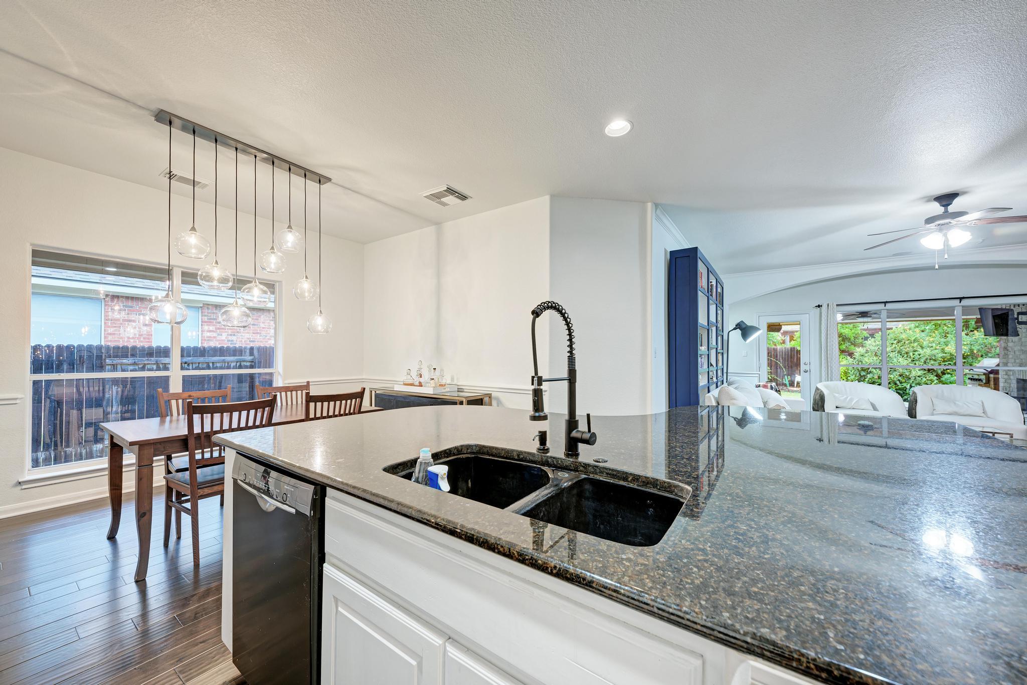 518 Victoria Dr, Cedar Park, TX 78613