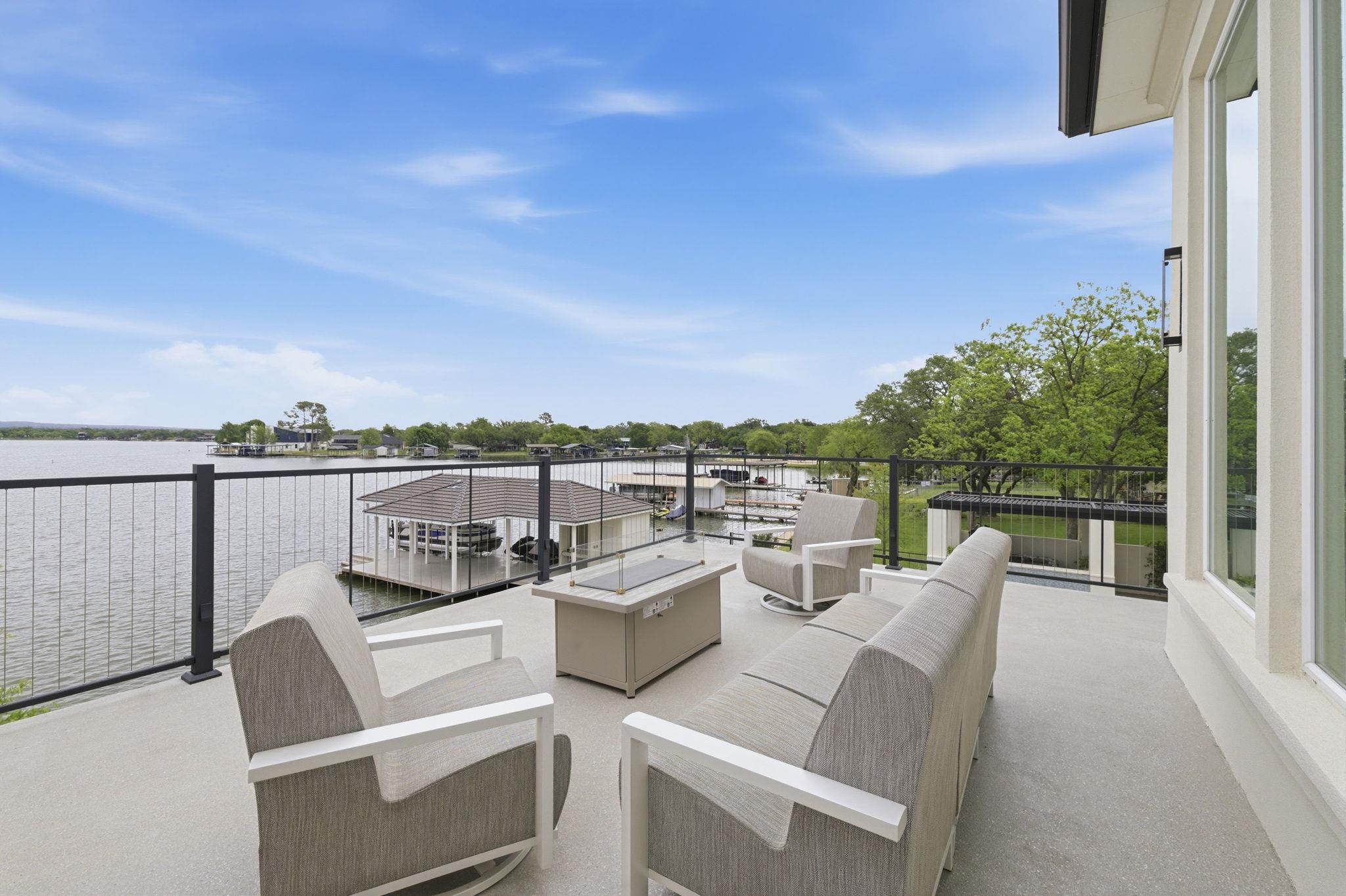 136 S Shorewood Dr, Granite Shoals, TX 78654