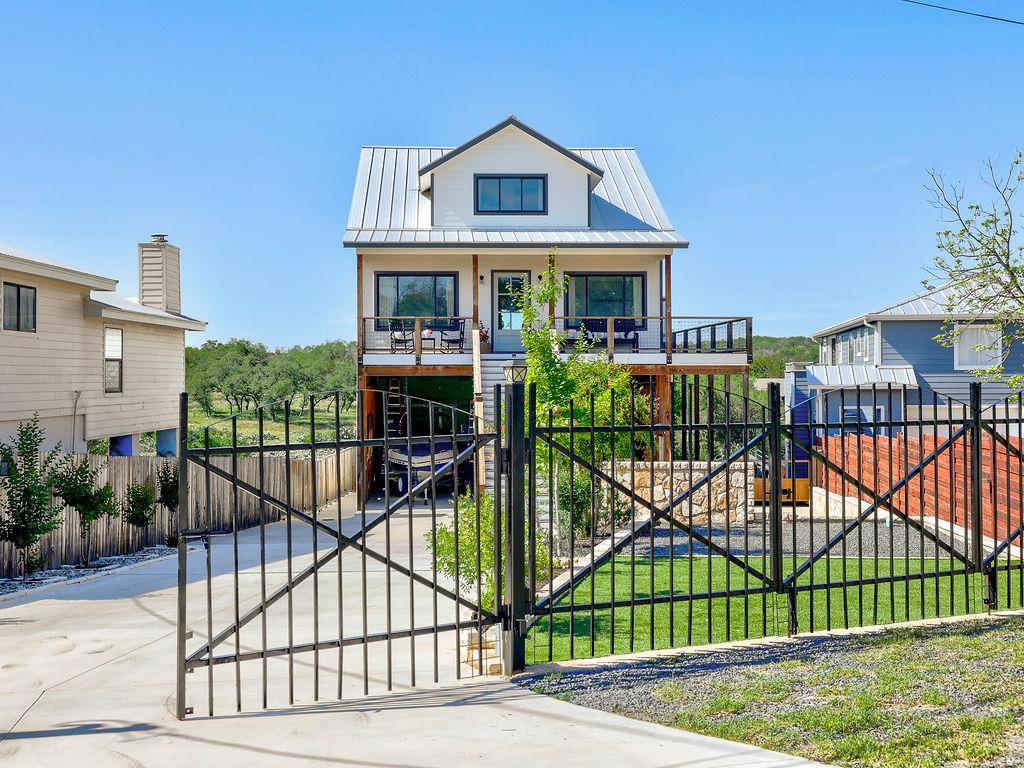 22516 Felicia Dr, Spicewood, TX 78669