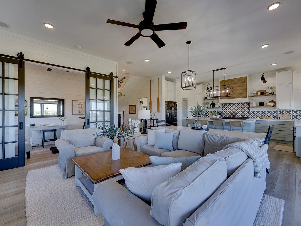 22516 Felicia Dr, Spicewood, TX 78669