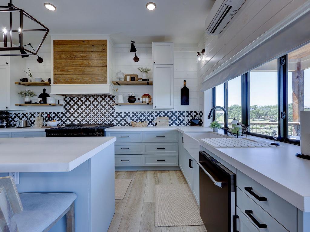 22516 Felicia Dr, Spicewood, TX 78669