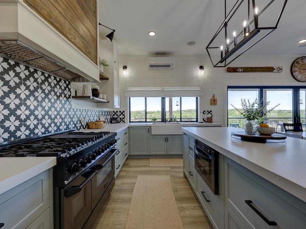 22516 Felicia Dr, Spicewood, TX 78669