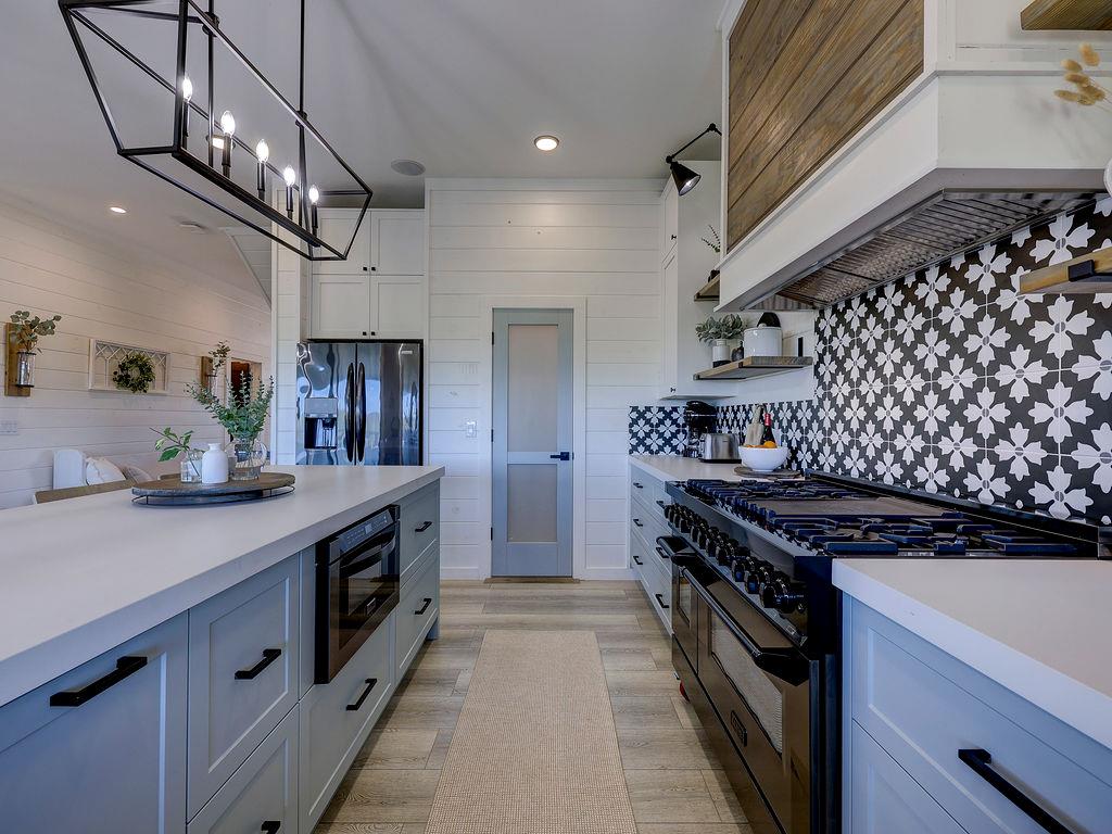 22516 Felicia Dr, Spicewood, TX 78669