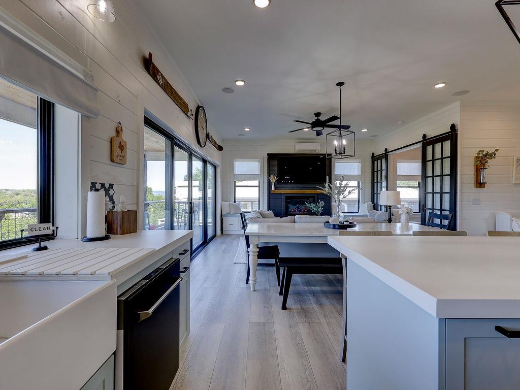 22516 Felicia Dr, Spicewood, TX 78669