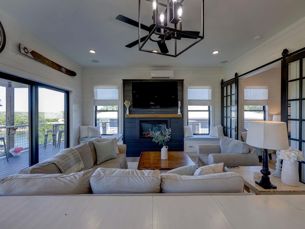 22516 Felicia Dr, Spicewood, TX 78669