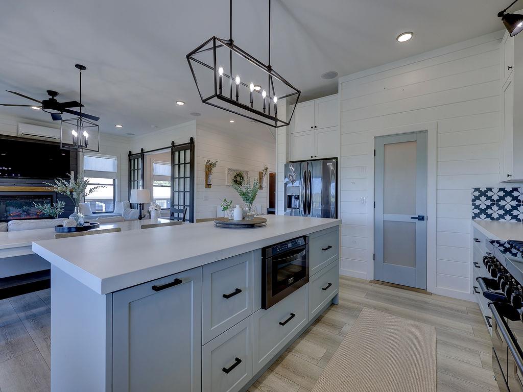 22516 Felicia Dr, Spicewood, TX 78669